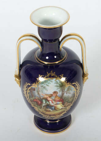 Meissen Henkelvase mit Schäferszenen 1850-1924, Po… - photo 3