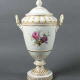 ''Weimarer Deckelvase'' mit Blumenbouquets KPM, Be… - Foto 1