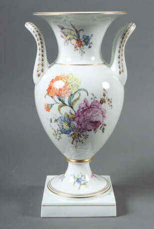 Henkelvase mit Blumendekor Ludwigsburg, nach 1948,… - photo 1