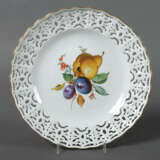 Durchbruchteller mit Obstmalerei Meissen, 1953-57,… - photo 1