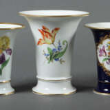 3 Trompetenvasen mit Blumenmalerei Meissen, nach 1… - photo 1