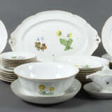 Nymphenburg-Serviceteile mit Blumenmalerei 1912-75… - Foto 1