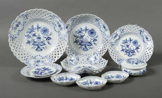 10 Porzellanteile mit ''Zwiebelmuster''-Dekor 9x M… - photo 1