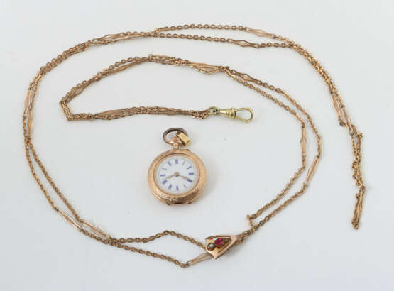 Damentaschenuhr mit Kette Um 1900, Gelbgold 585, p… - photo 1