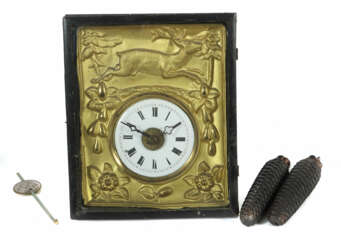 Rahmenuhr mit Hirschfigur Schwarzwald, 19. Jh., Em…