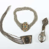 Trachtenschmuck und Fläschchen Um 1890, best. aus … - фото 1
