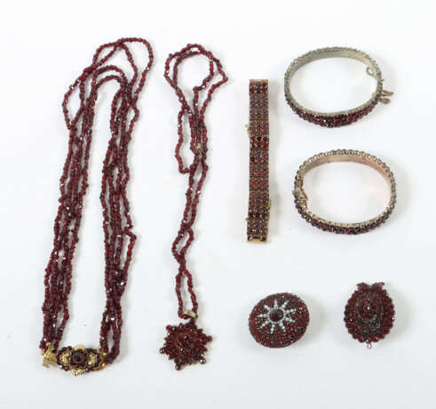 Konvolut Granatschmuck Um 1900/20. Jhr., best. aus… - photo 1