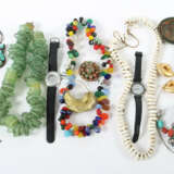 Konvolut Schmuck 20. Jh., best. aus mehreren Kett… - фото 1