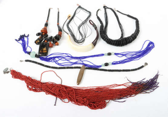 8 Colliers 20. Jh., verschiedene Materialien, Mode… - фото 1