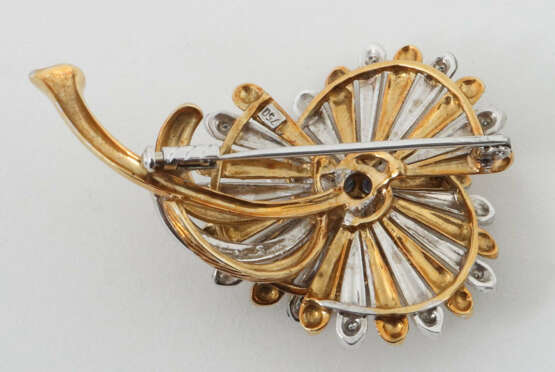 Blütenbrosche modern, Gelbgold/Weißgold 750, mit 7… - photo 2
