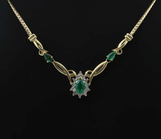 Collier mir Smaragden modern, Gelbgold 585, punzie… - photo 1