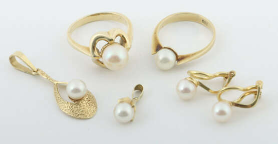 Konvolut Goldschmuck mit Perlen modern, bestehend … - photo 1