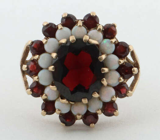 Ring mit Steinen modern, besetzt mit Granaten und … - photo 1