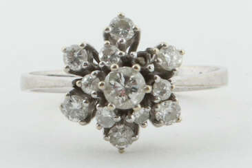 Ring mit Diamanten modern, besetzt mit Diamanten i…