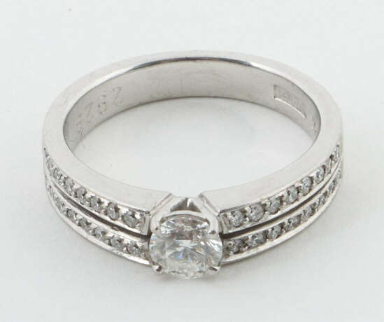 Ring mit Diamanten modern, Weißgold 750, punziert,… - photo 2