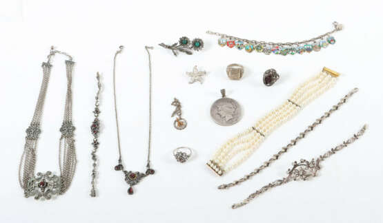 Konvolut Silberschmuck modern, enthalten u. a. Bro… - photo 1