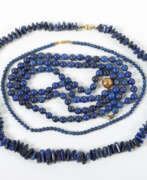 Schmuck. Konvolut Ketten modern, 3 Ketten mit Lapislazuli m…