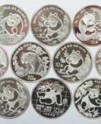 Auszeichnungen. Sammlung von 10 Panda-Silbermünzen China, 1989/90/…