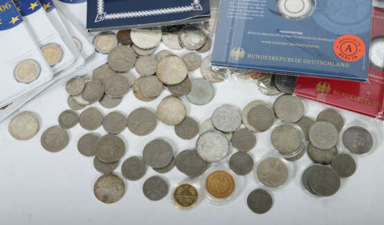 Sammlung DM- und Euro-Münzen kl. Schachtel mit DM-… - photo 2
