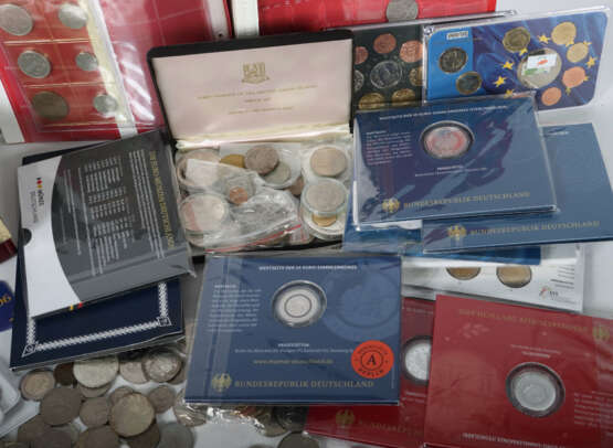 Sammlung DM- und Euro-Münzen kl. Schachtel mit DM-… - photo 3