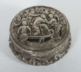 Deckeldose wohl Hanau, um 1900, Silber, ca. 235 g,…