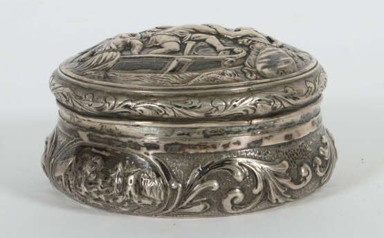 Deckeldose wohl Hanau, um 1900, Silber, ca. 235 g,… - фото 2
