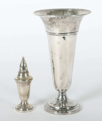 Vase & Streuer USA, 20. Jh., Sterlingsilber, ca. 4… - photo 1