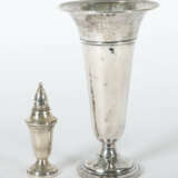 Vase & Streuer USA, 20. Jh., Sterlingsilber, ca. 4… - photo 1
