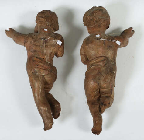 Bildschnitzer des 18. Jh. Zwei Putto-Figuren, Holz… - photo 2