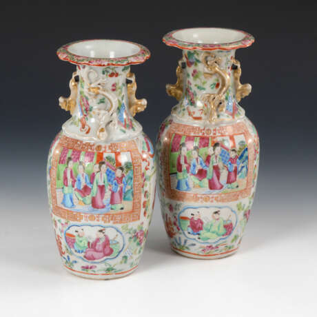 Paar Vasen mit Bildkartuschen. - photo 3