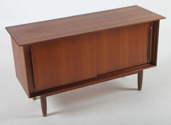 Kleines Sideboard mit Schiebetüren Deutschland, 19… - photo 2
