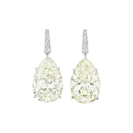 A PAIR OF IMPRESSIVE DIAMOND PENDANT EARRINGS - photo 1