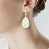 A PAIR OF IMPRESSIVE DIAMOND PENDANT EARRINGS - photo 2