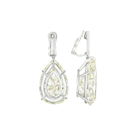 A PAIR OF IMPRESSIVE DIAMOND PENDANT EARRINGS - photo 5