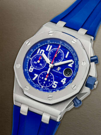 AUDEMARS PIGUET, VIBRANT STAINLESS STEEL CHRONOGRAPH 'ROYAL OAK OFFSHORE' WITH DATE, REF. 26470ST - photo 2 AUDEMARS PIGUET, VIBRANT STAINLESS STEEL CHRONOGRAPH 'ROYAL OAK OFFSHORE' WITH DATE, REF. 26470ST - photo 2