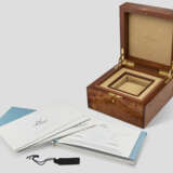 BREGUET, HEAVY WHITE GOLD ALARM 'MARINE ROYALE' WITH DATE, REF. 5847BB - photo 4