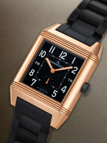 JAEGER-LECOULTRE, LIMITED EDITION PINK GOLD REVERSIBLE DUAL TIME 'REVERSO SQUADRA HOMETIME' WITH DATE AND DAY/NIGHT INDICATION, REF. Q7002671 / 230.2.77 - photo 3 JAEGER-LECOULTRE, LIMITED EDITION PINK GOLD REVERSIBLE DUAL TIME 'REVERSO SQUADRA HOMETIME' WITH DATE AND DAY/NIGHT INDICATION, REF. Q7002671 / 230.2.77 - photo 3