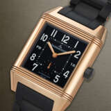 JAEGER-LECOULTRE, LIMITED EDITION PINK GOLD REVERSIBLE DUAL TIME 'REVERSO SQUADRA HOMETIME' WITH DATE AND DAY/NIGHT INDICATION, REF. Q7002671 / 230.2.77 - Foto 3