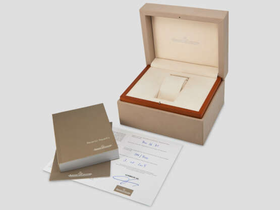 JAEGER-LECOULTRE, LIMITED EDITION PINK GOLD REVERSIBLE DUAL TIME 'REVERSO SQUADRA HOMETIME' WITH DATE AND DAY/NIGHT INDICATION, REF. Q7002671 / 230.2.77 - photo 6 JAEGER-LECOULTRE, LIMITED EDITION PINK GOLD REVERSIBLE DUAL TIME 'REVERSO SQUADRA HOMETIME' WITH DATE AND DAY/NIGHT INDICATION, REF. Q7002671 / 230.2.77 - photo 6