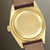 ROLEX, YELLOW GOLD 'DAY-DATE' WITH 'BARK-FINISH' BEZEL, REF. 1807 - photo 3