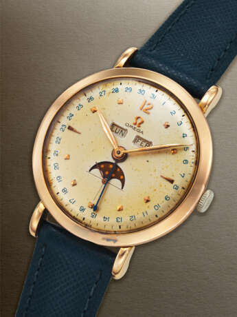 OMEGA, RARE AND LARGE, YELLOW GOLD TRIPLE CALENDAR WITH MOON PHASES, REF. 2485 - photo 2