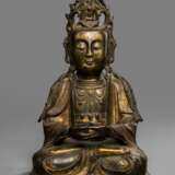 Partiell feuervergoldete Bronze des Guanyin im Meditationssitz - Foto 1