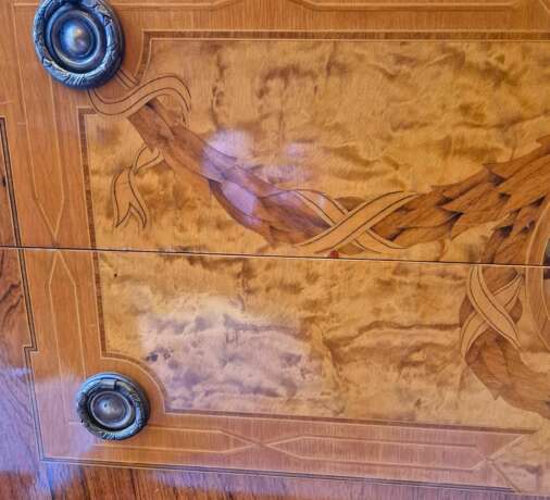 Pair of commodes in the Louis XV style marquetry and gilt bronze 19th century Wood 19th century - photo 2