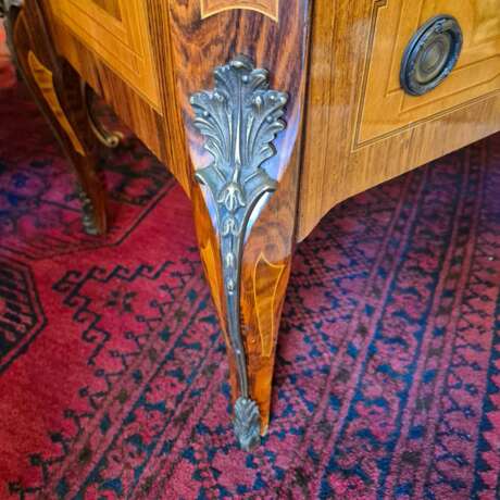Pair of commodes in the Louis XV style marquetry and gilt bronze 19th century Wood 19th century - photo 3
