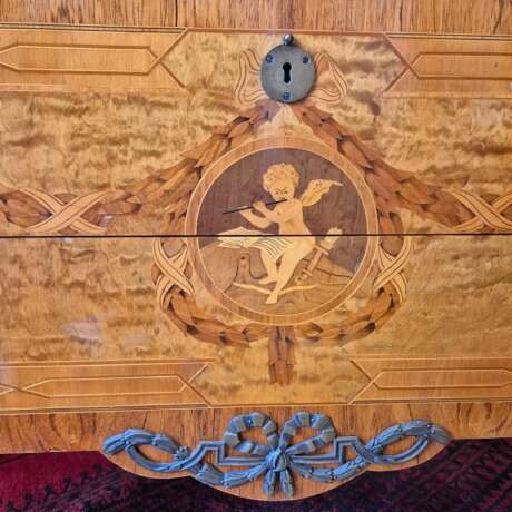 Pair of commodes in the Louis XV style marquetry and gilt bronze 19th century Wood 19th century - photo 18