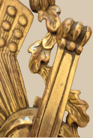 Pair of two-light gilded wood wall sconces in the Louis XVI style 19th century Lackiertes Holz 19th century - Foto 4