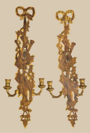Pair of two-light gilded wood wall sconces in the Louis XVI style 19th century Lackiertes Holz 19th century - Foto 5