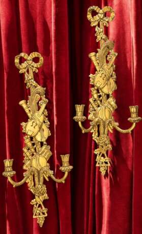 Pair of two-light gilded wood wall sconces in the Louis XVI style 19th century Lackiertes Holz 19th century - Foto 6