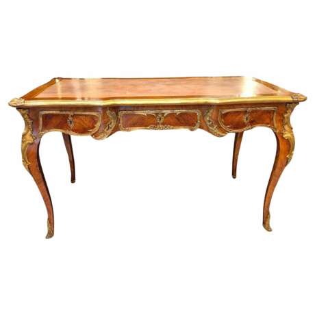 Large Louis XV style flat desk marquetry and gilt bronze 19th century work Naturholz 19th century - Foto 1