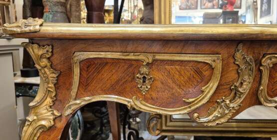 Large Louis XV style flat desk marquetry and gilt bronze 19th century work Naturholz 19th century - Foto 2